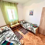 In 42945 * Dramalj