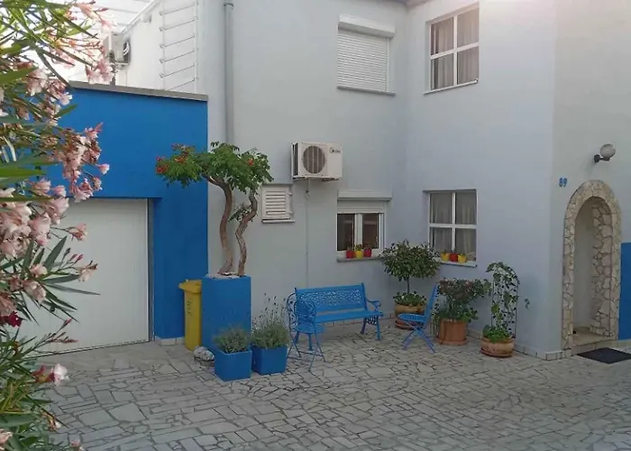 In 42945 Apartment Dramalj